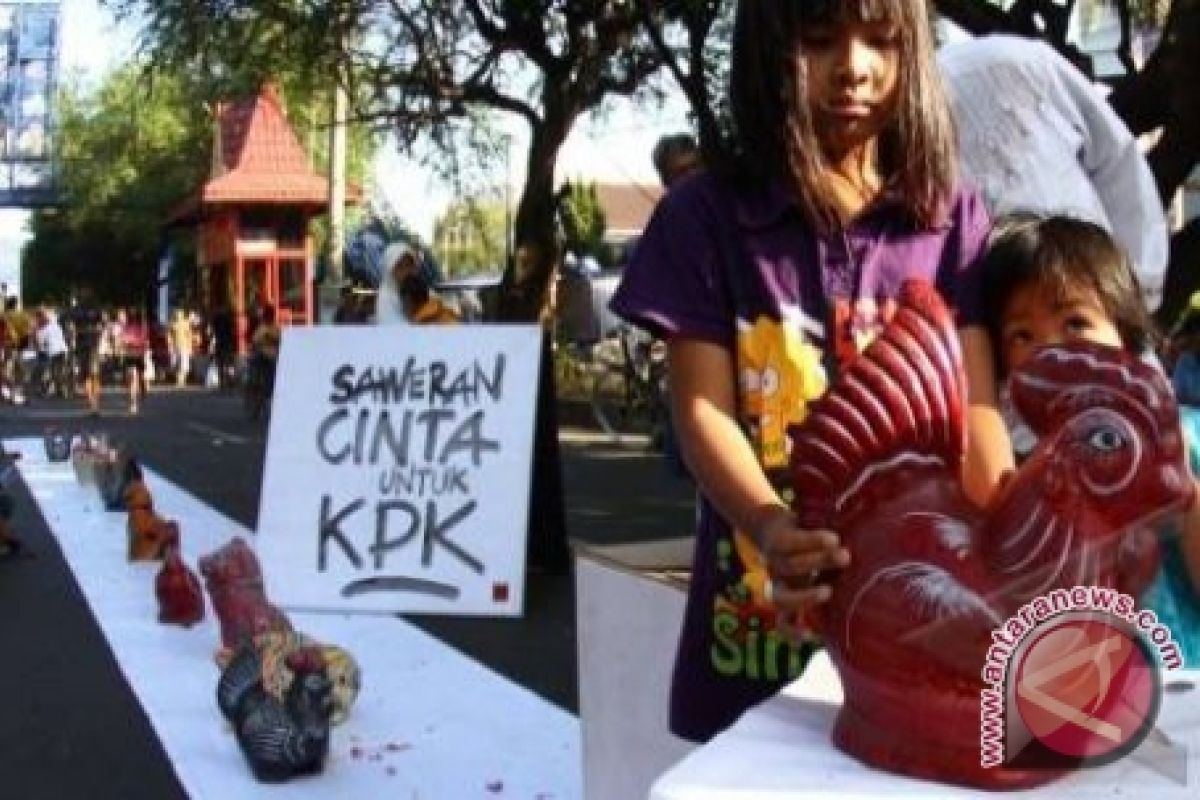 Mahasiswa Palu Kumpulkan Koin Untuk KPK