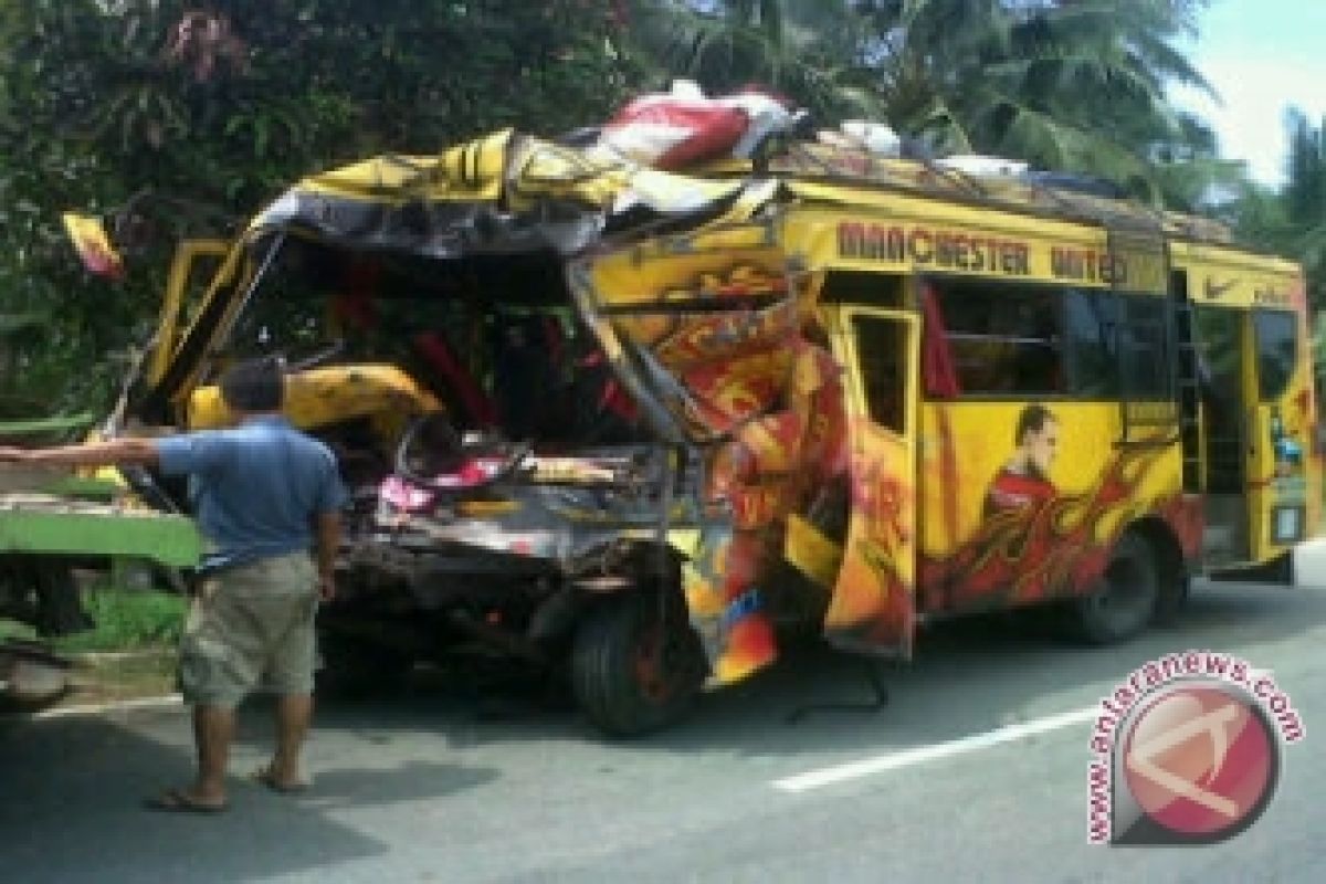 Lima Tewas Dalam Kecelakaan Bis di Bengkayang