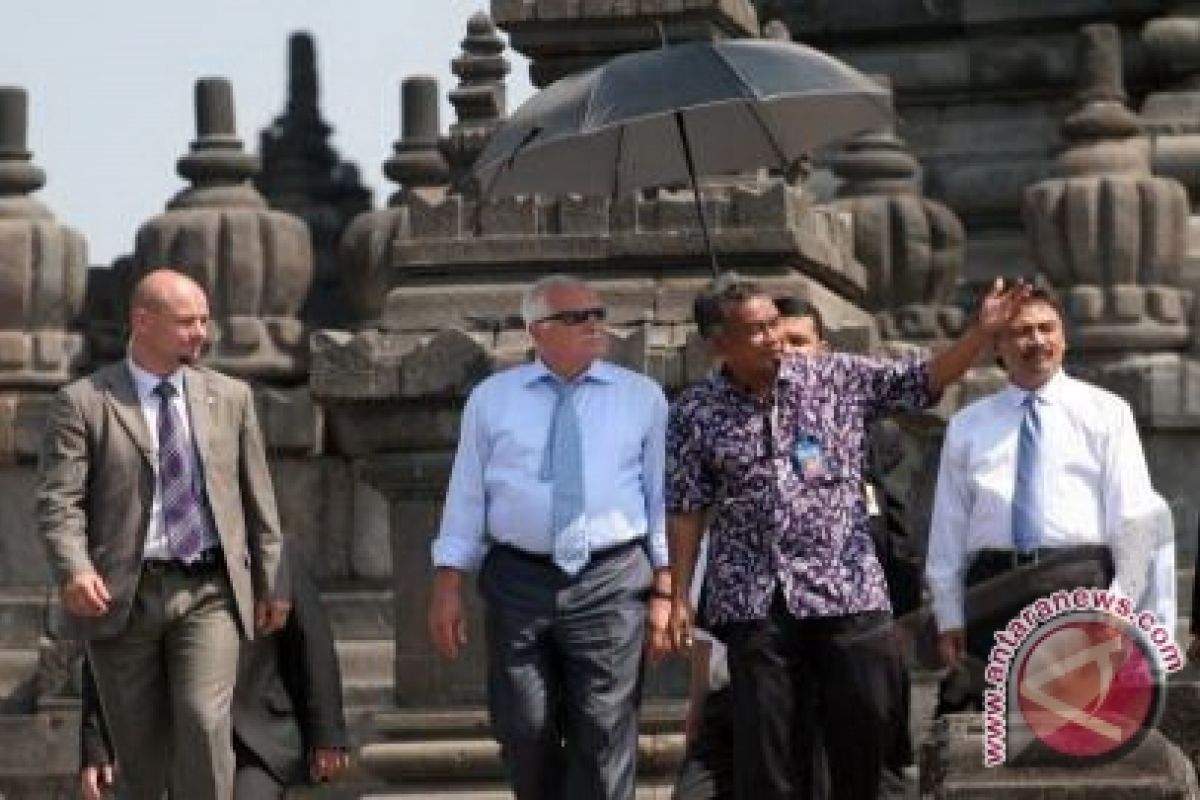 Presiden Ceko Kunjungi Candi Prambanan 