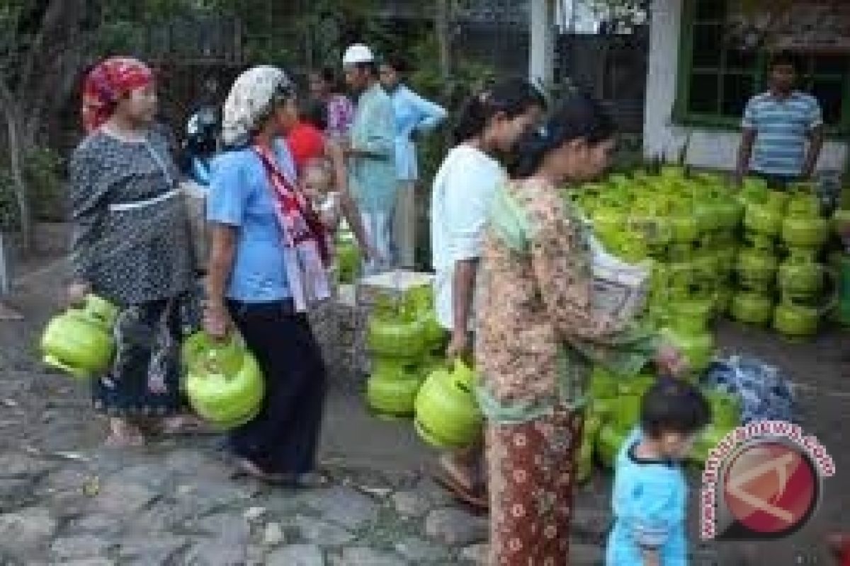 Kantor Lurah se-Kota Palu distribusikan elpiji 3kg dengan harga Rp16.000