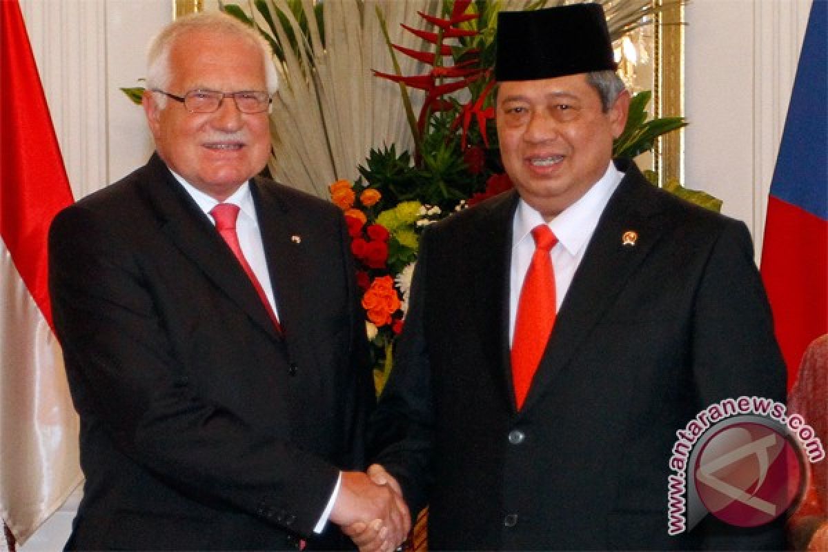 President Yudhoyono welcomes Czech counterpart