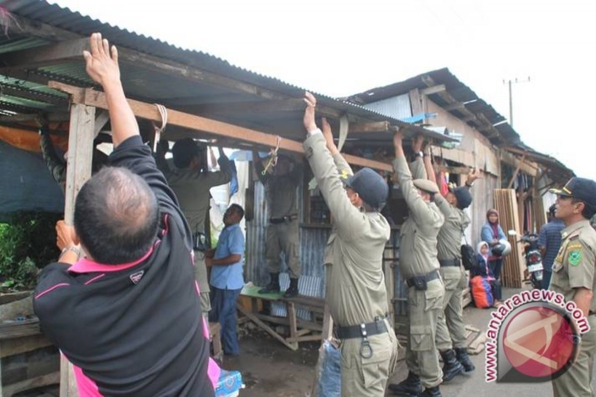 Pemkab Berau Tertibkan Pedagang Pakaian Bekas 