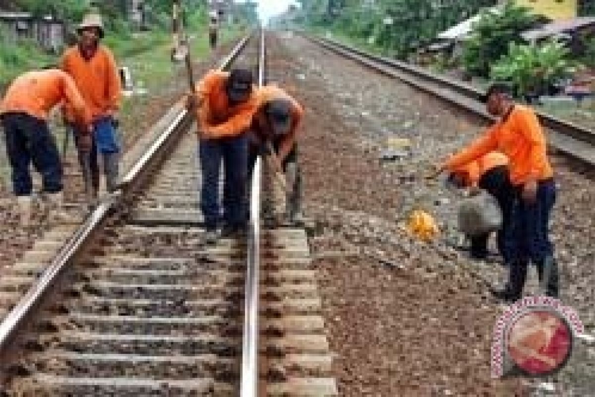 KAI Imbau warga waspada di pintu perlintasan