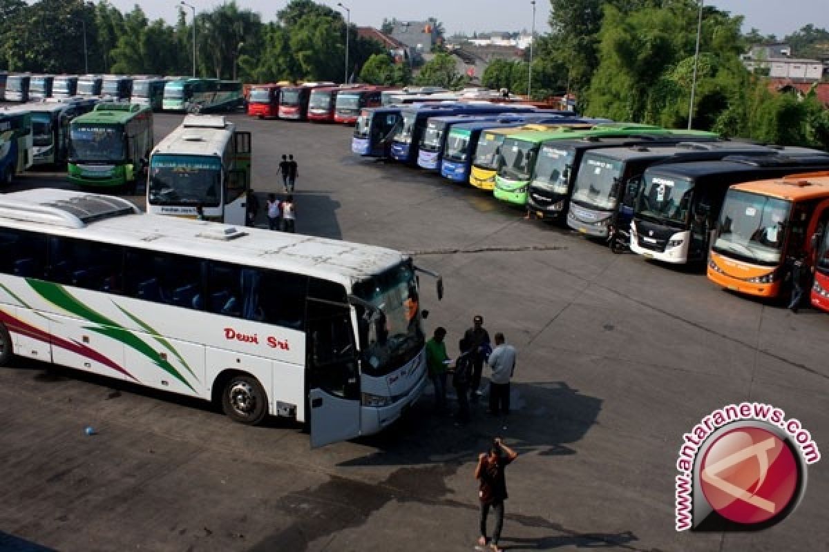 Bus AKAP cadangan disiapkan di terminal Palembang