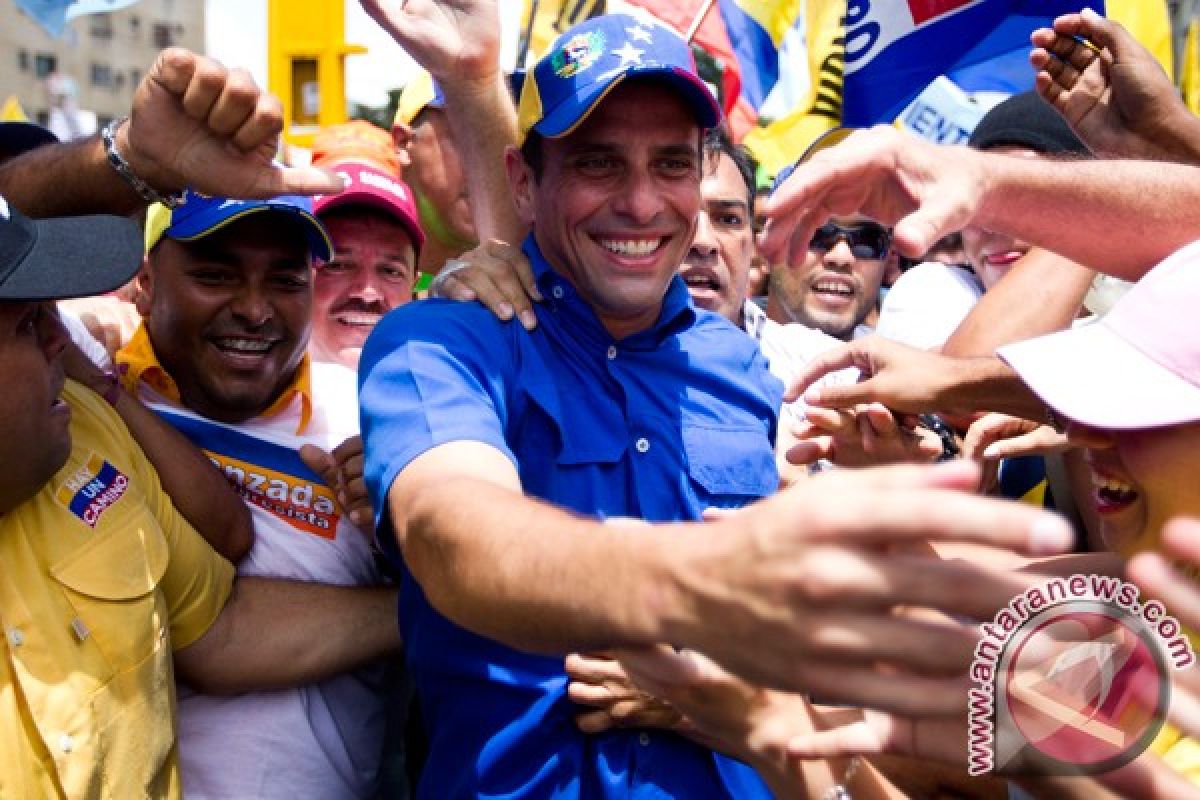 Capriles: pemerintah bohong tentang kesehatan Chavez