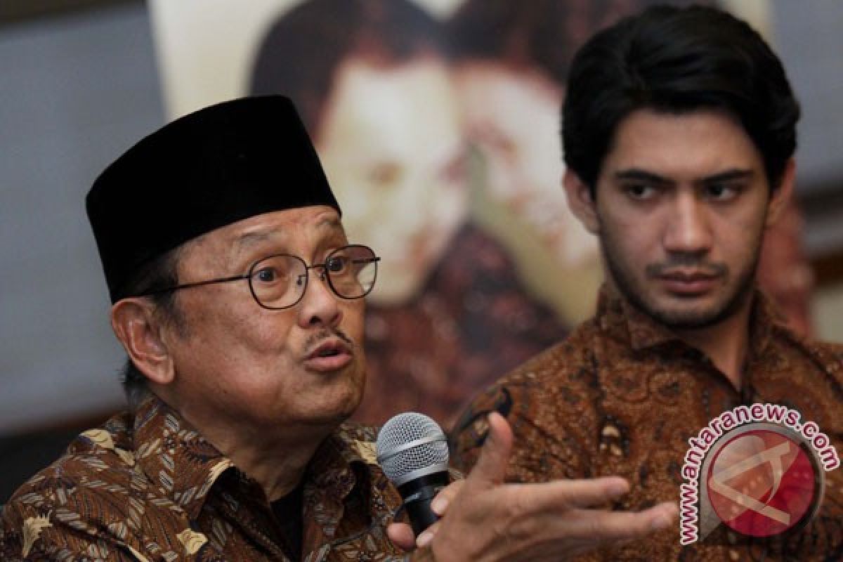 "Excellent!" kata Habibie