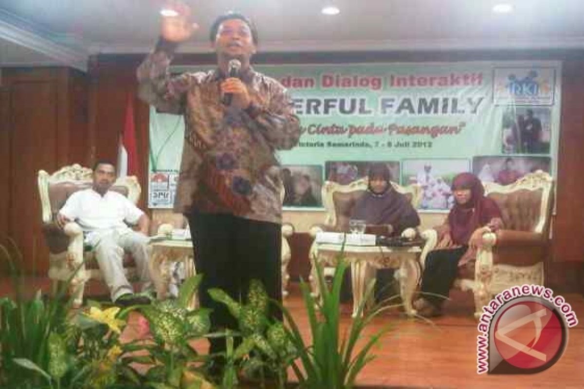 Hadi Mulyadi Jadi Pembicara Seminar â€œKeluarga Indahâ€