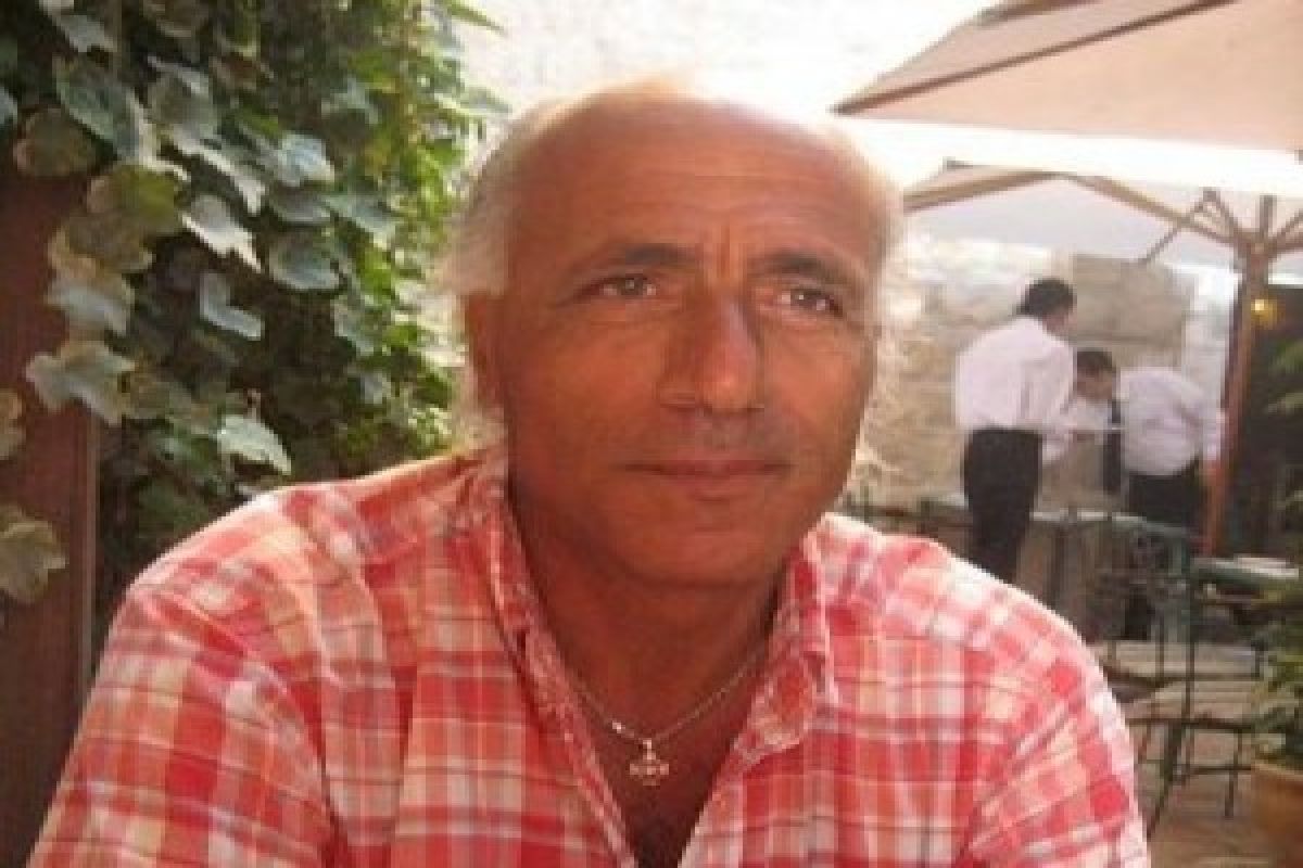 Israel`s legendary Mossad agent killed while biking