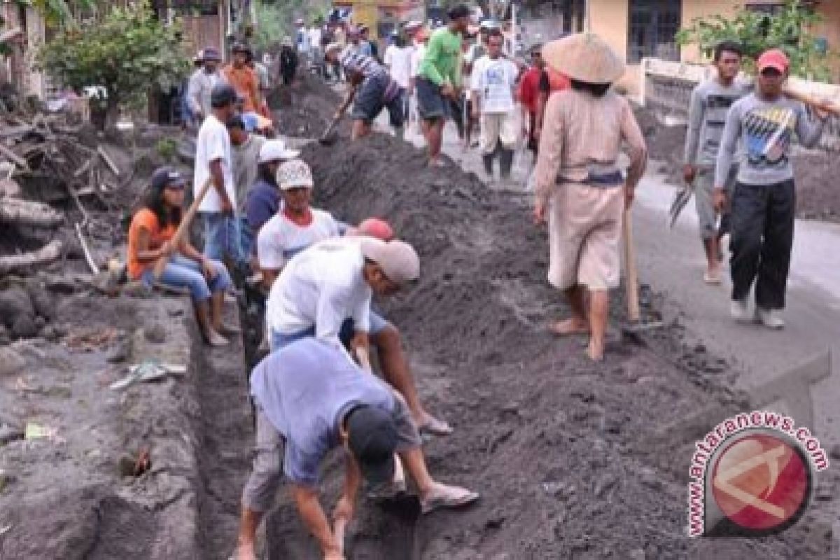 Yogyakarta membangun talut sungai melalui padat karya