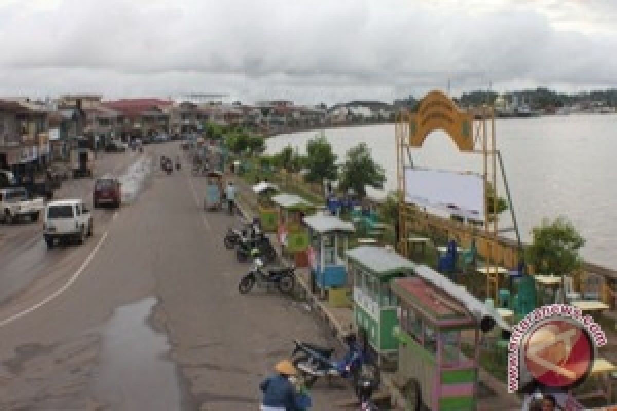 Tenda Pedagang Tepian Segah di Berau Diperbarui