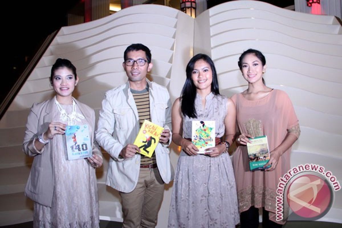 Fira Basuki berbagi tips menulis novel