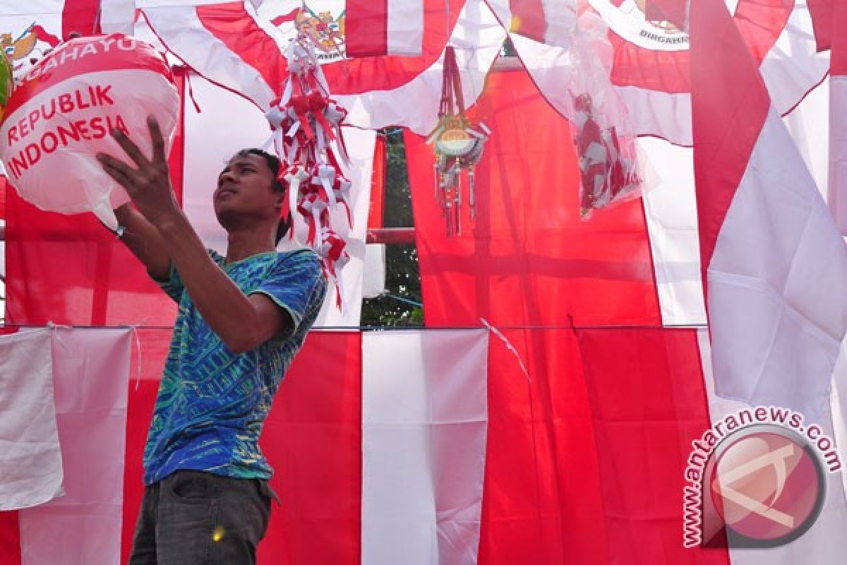 Penjualan bendera di Cirebon turun
