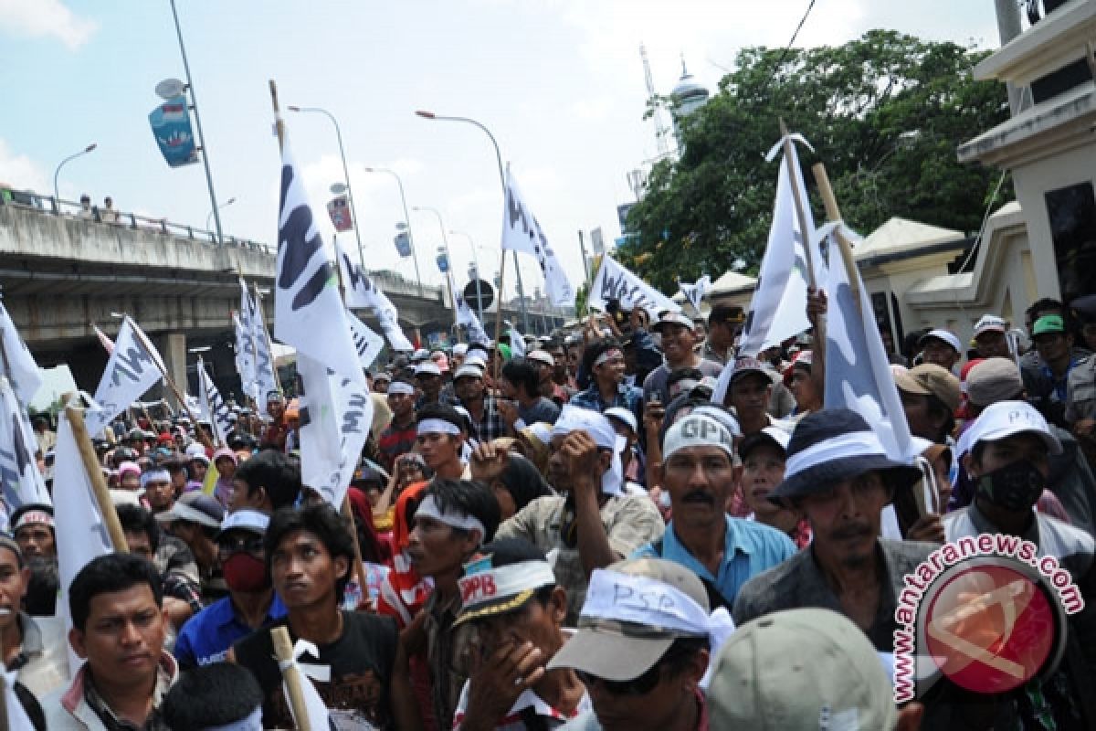 Puluhan calon kepala kampung protes hasil tes