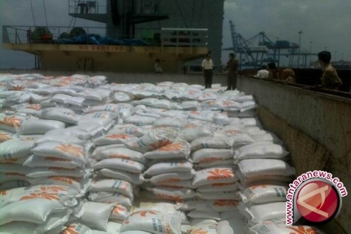 Pedagang mengaku resah adanya kebijakan impor beras 