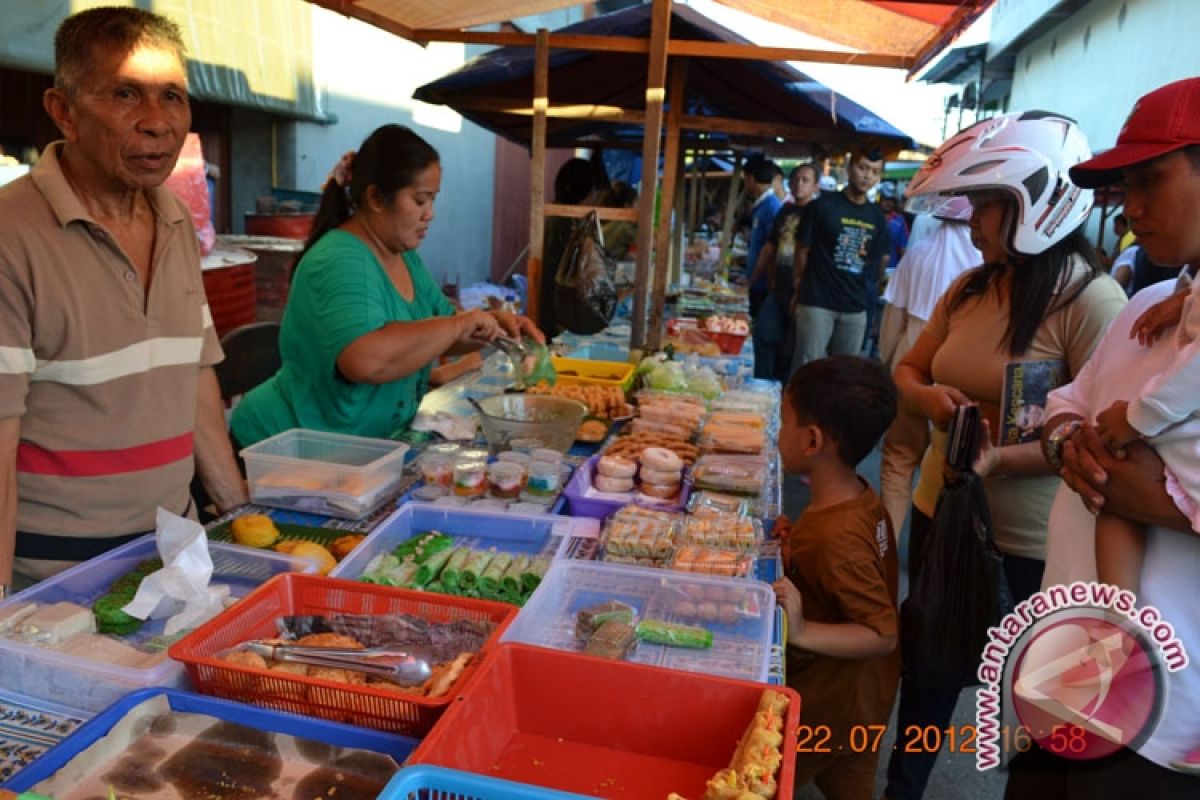 Penjual Kue Ramadhan Raup Rp1 Juta