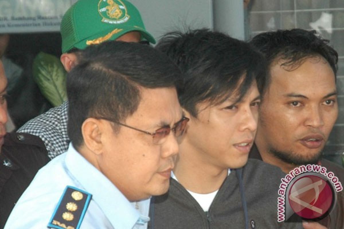 Ariel "Peter Pan" out of prison