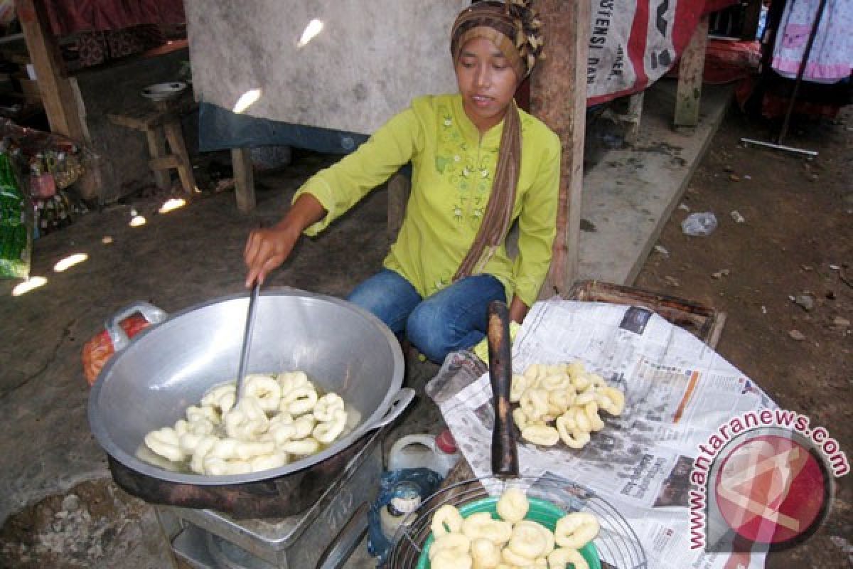 BUMN Hadir - MURI catat rekor makan geblek terbanyak