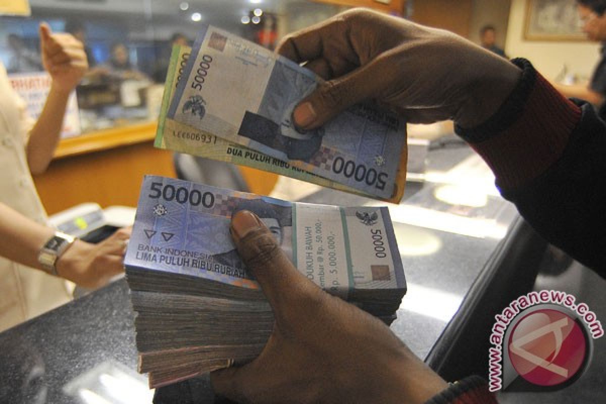 Rupiah gains slightly