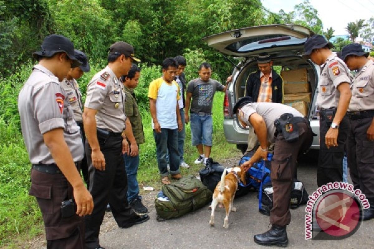 Polisi Entikong Gelar Razia Jalur Perbatasan RI-Malaysia