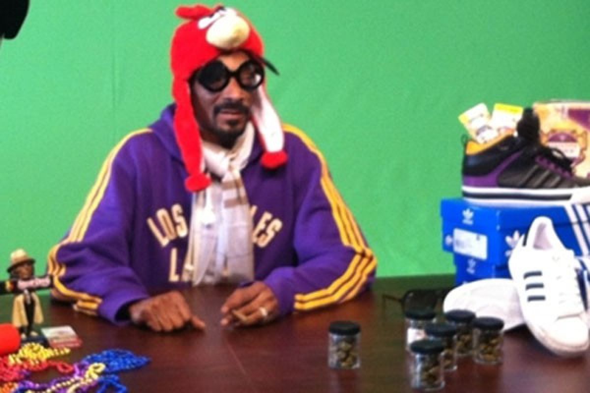  Arti kado Natal untuk Snoop Dogg 