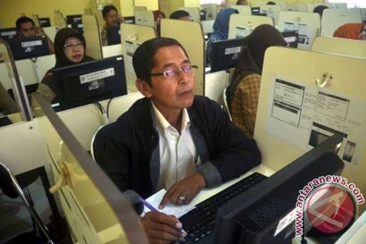 Indonesia govt encourages improvement of teachers` competence