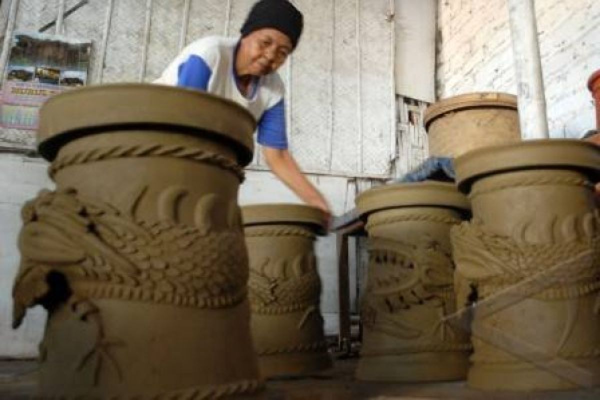 Omzet Penjual Gerabah Dugderan Anjlok