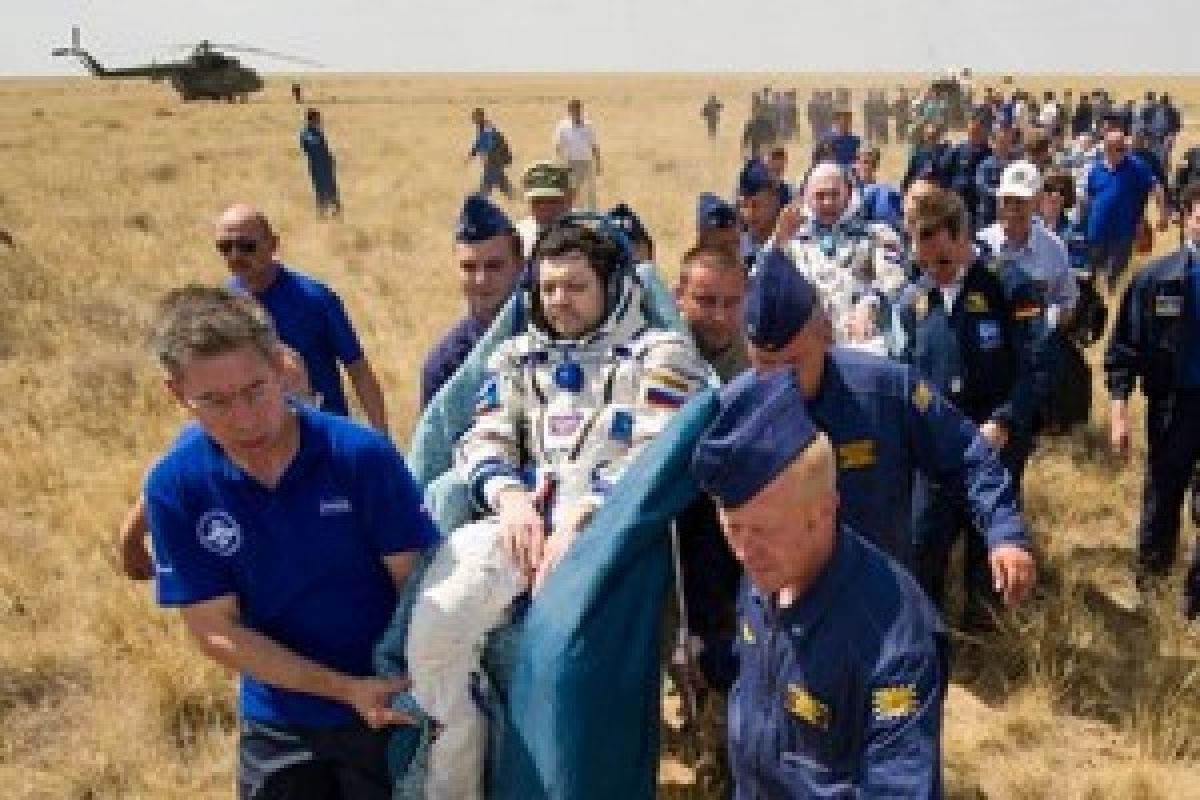 Awak Pesawat Antariksa Soyuz Mendarat di Kazakhstan