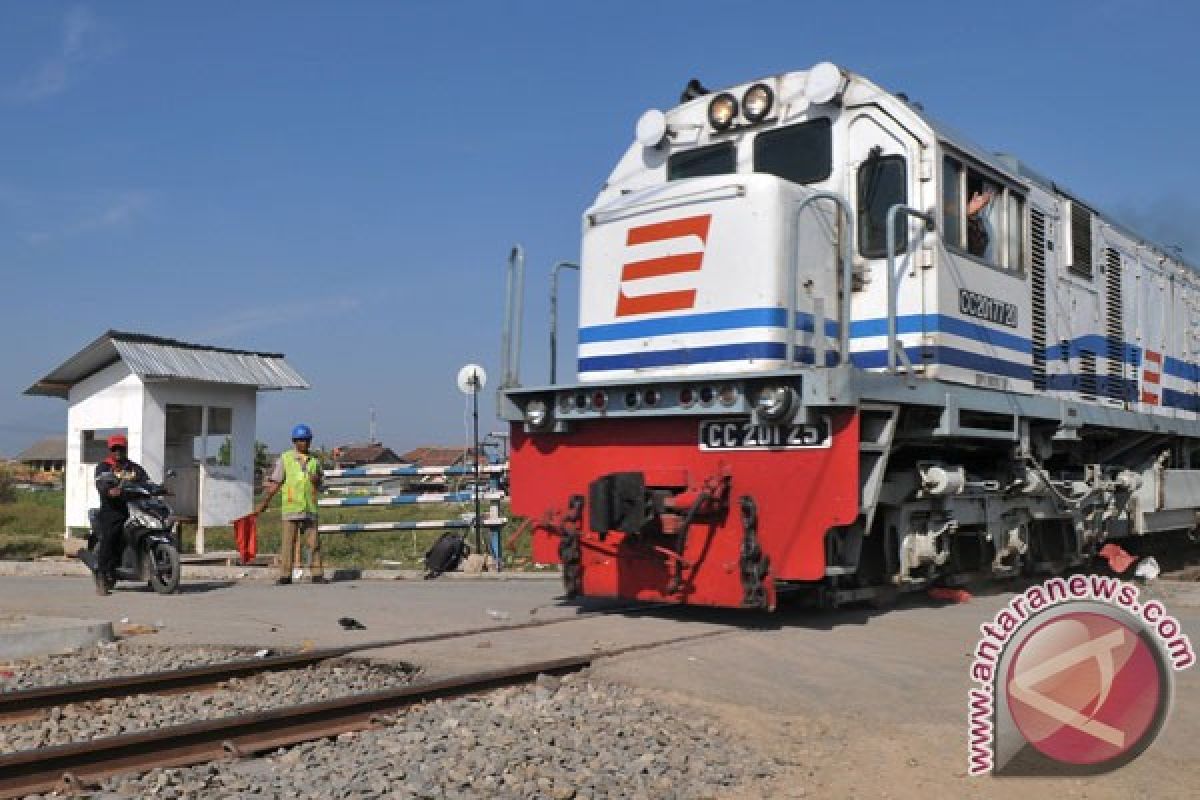 KA  Argojati  tabrakan dengan  truk di Cirebon 