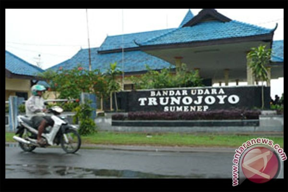 Aktivitas Bandara Trunojoyo Sumenep dihentikan akibat abu Raung