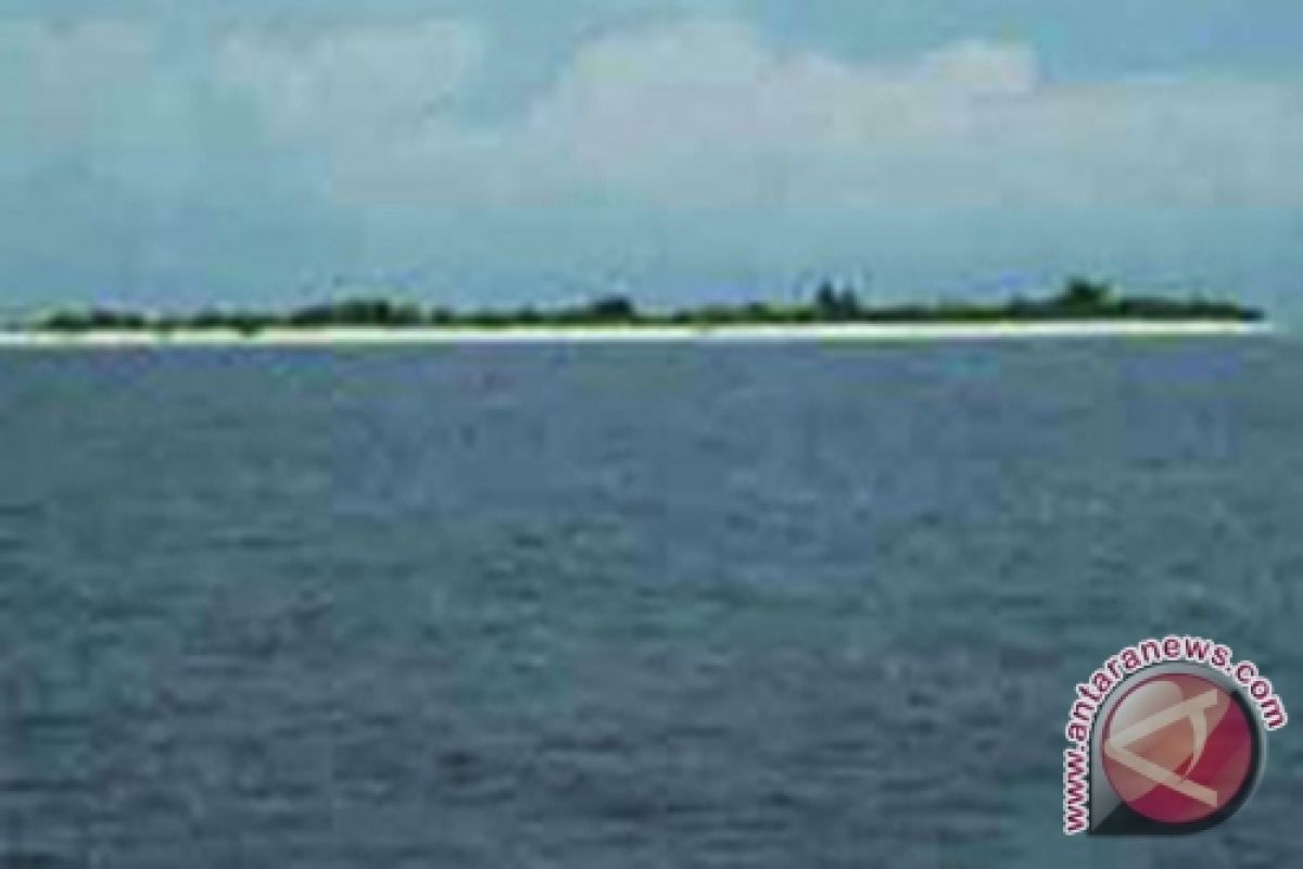Kotabaru Awasi Pulau Larilarian 