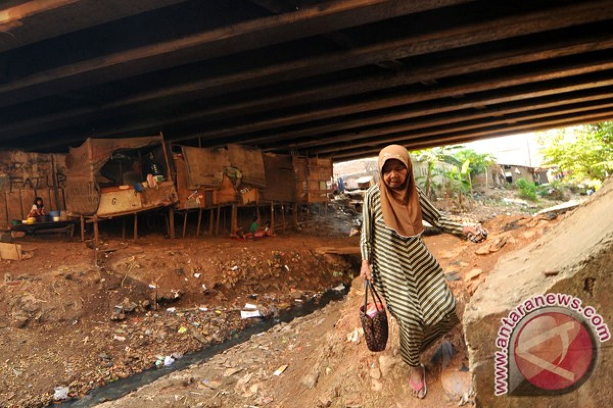 Govt to relocate citizens living under the bridges to proper housing