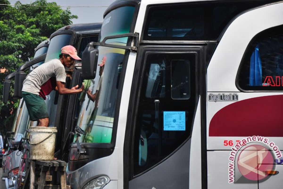 Banyak bus AKAP kosong di Terminal Pulogadung