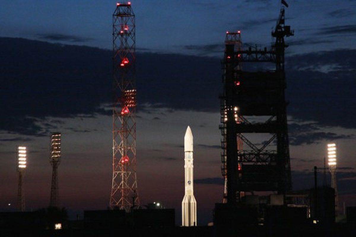 Roket bersatelit Rusia meledak usai peluncuran