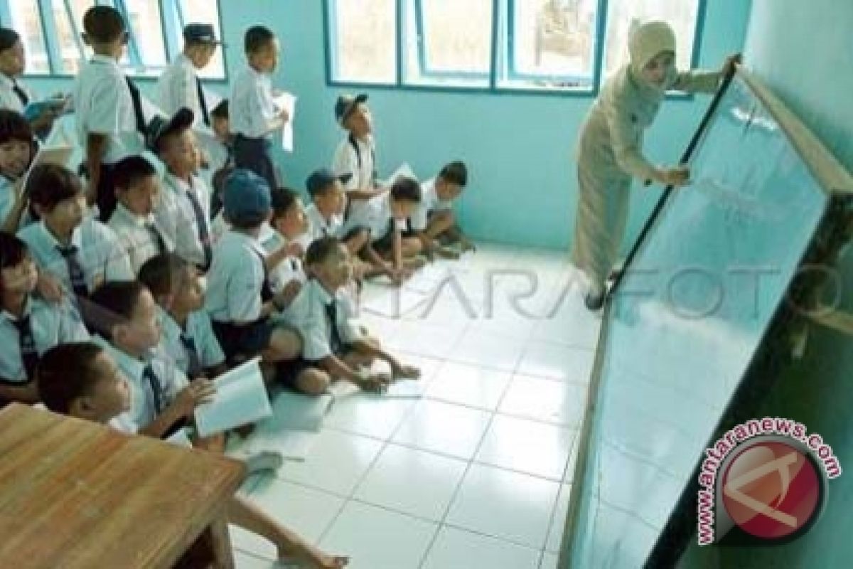 Duh, masih ada siswa SD di OKU belajar di lantai