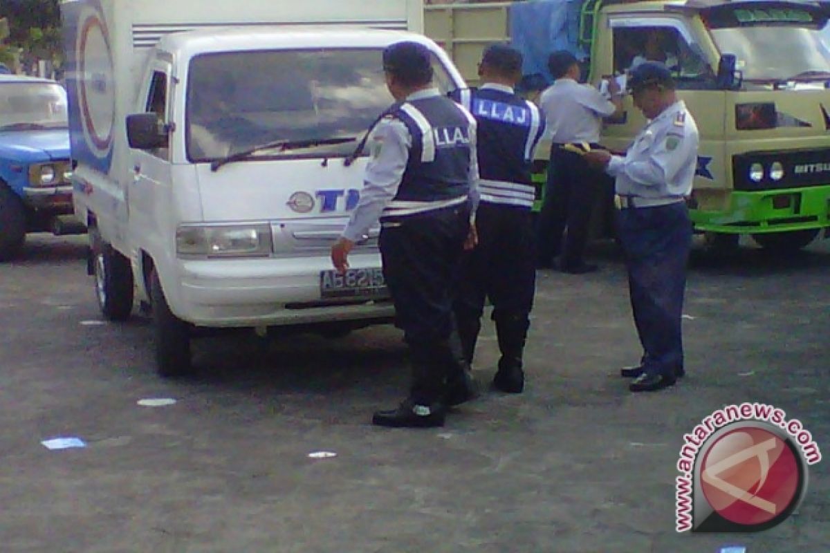 Puluhan angkutan jalan terjaring razia Dishub Bantul 