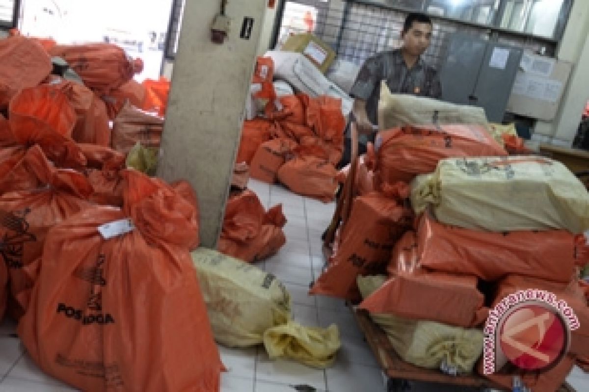 Paket Barang Lewat Pos Naik 10 Persen