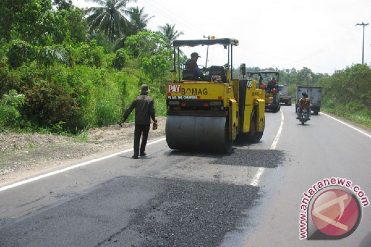 52 kilometer jalan nasional Pesisir Selatan dilebarkan