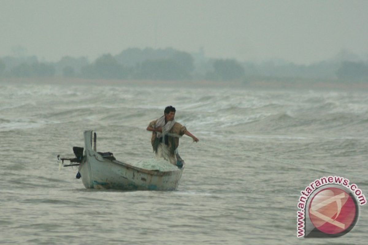 Menangkap ikan dengan bahan kimia diancam pidana