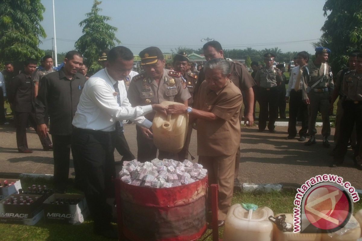 Bupati mukomuko musnahkan barang sitaan polisi 