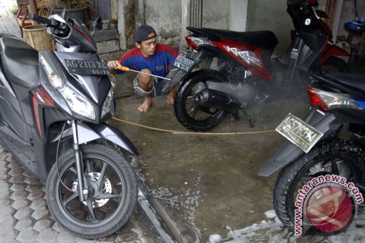 Pendapatan jasa cuci motor meningkat tajam