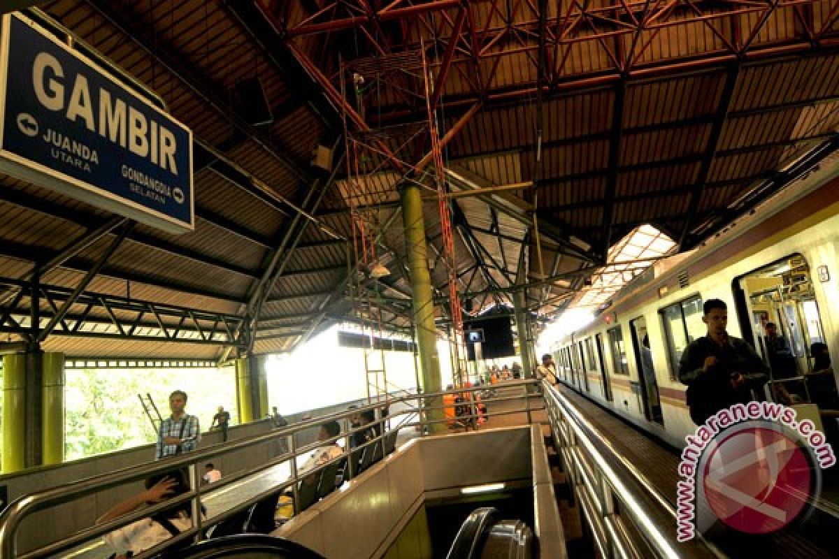 Penumpang KRL terpaksa cari alternatif 