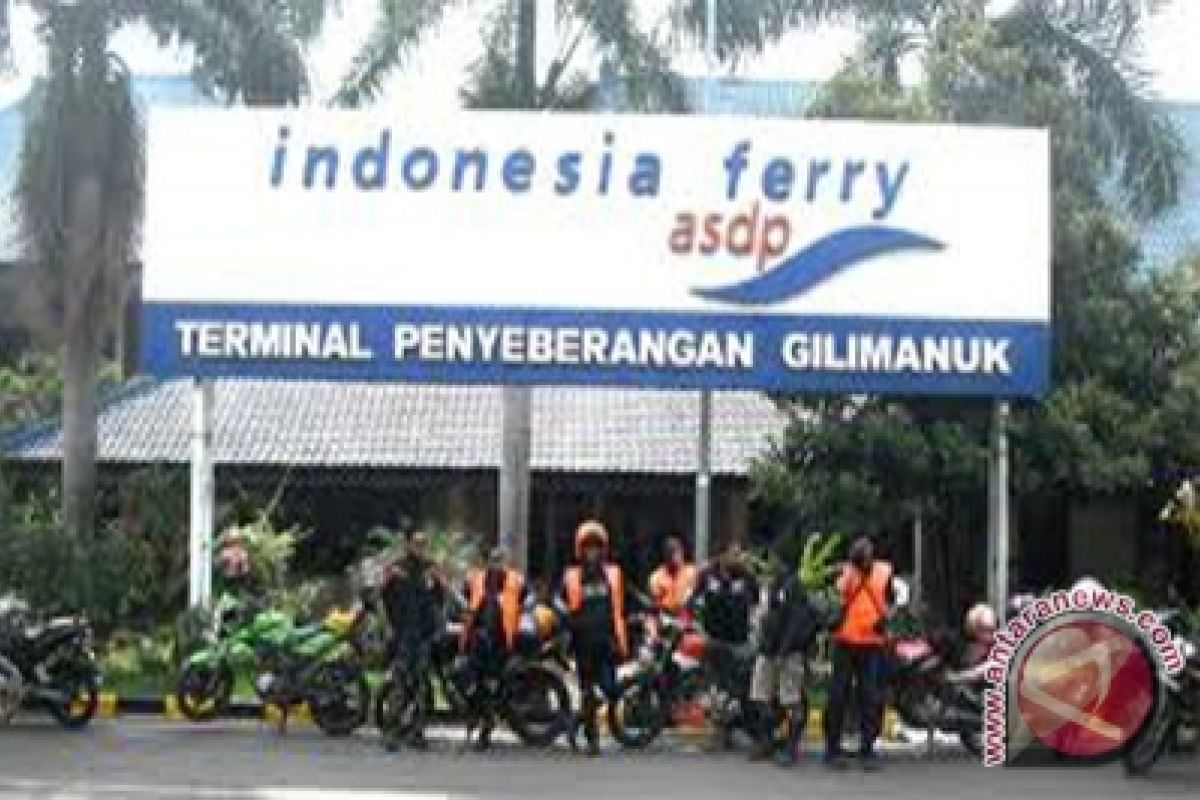 Pelabuhan Gilimanuk ramai pemudik menuju pulau Jawa