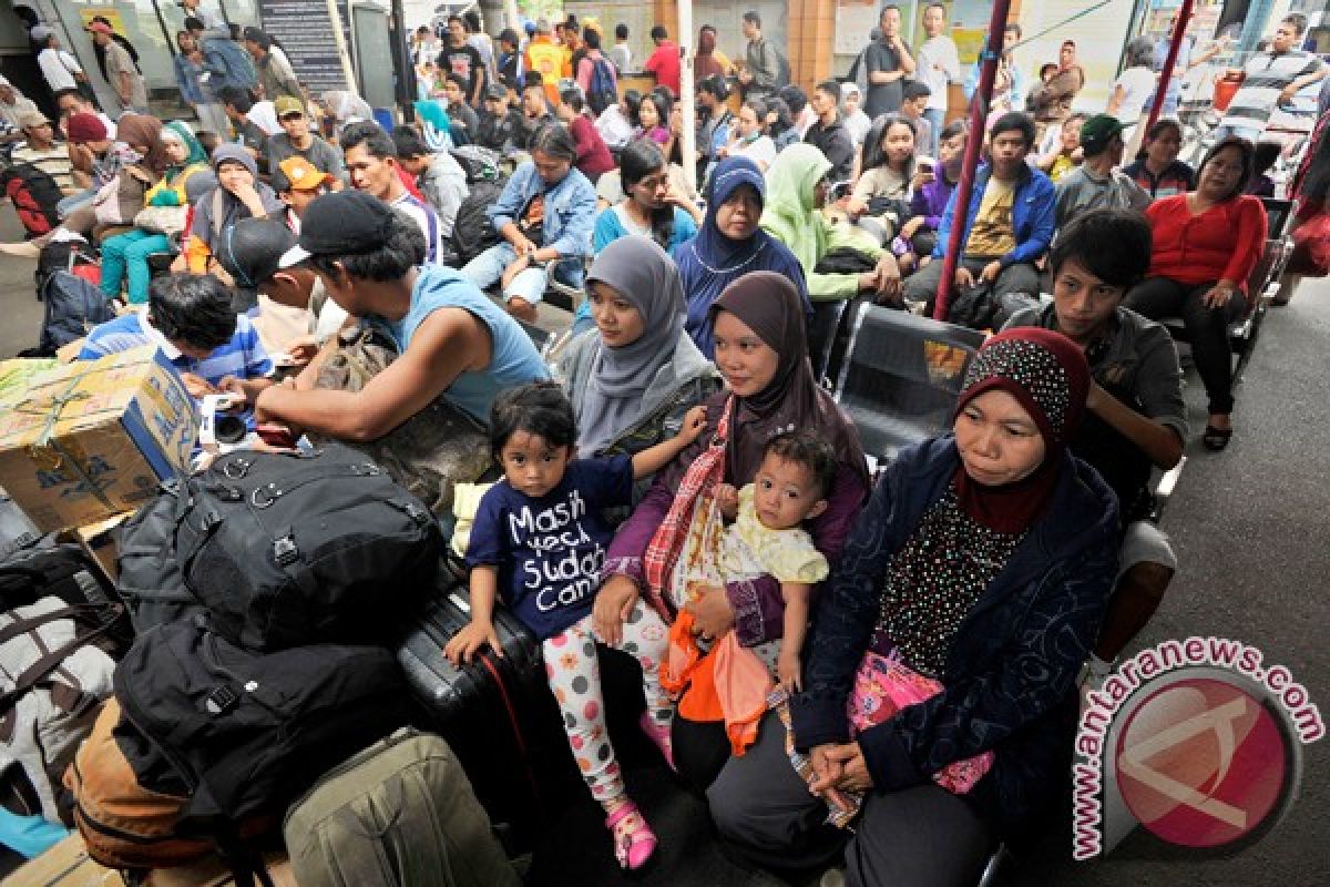 17.858 pemudik berangkat dari Stasiun Senen