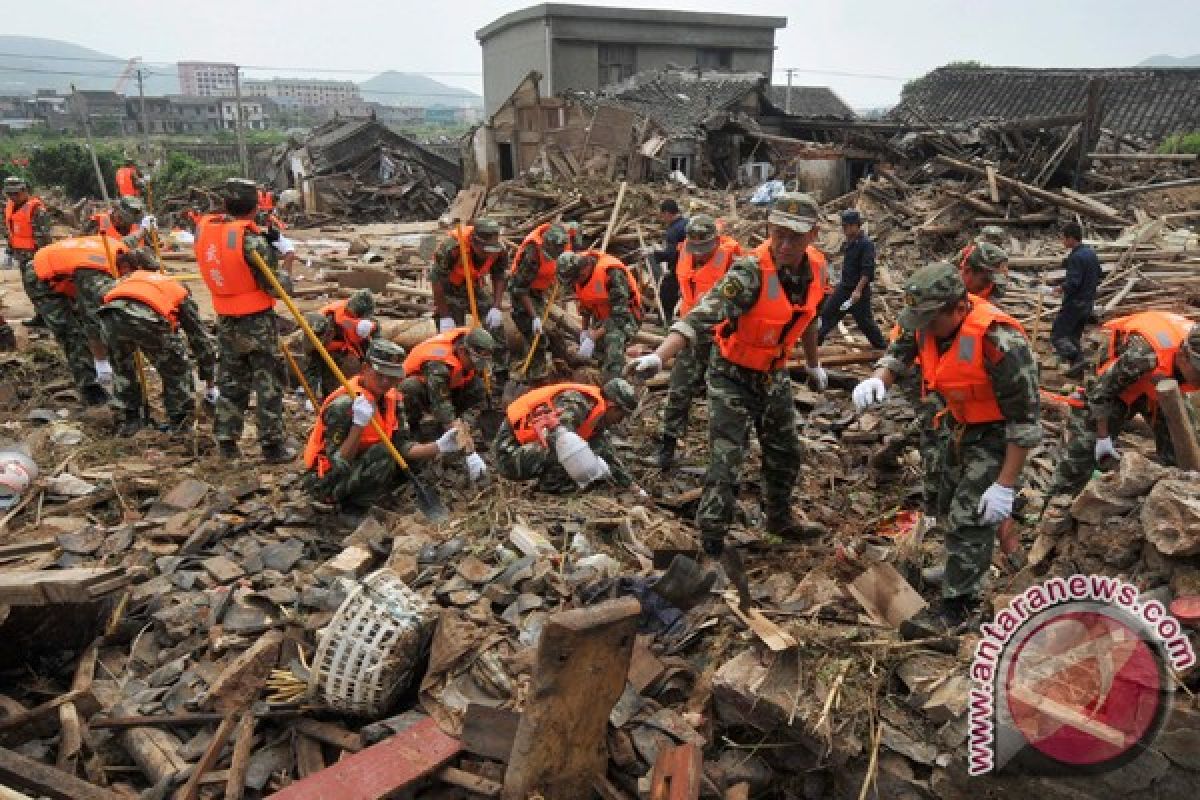 China ungsikan 200 ribu saat topan landa pantai timur