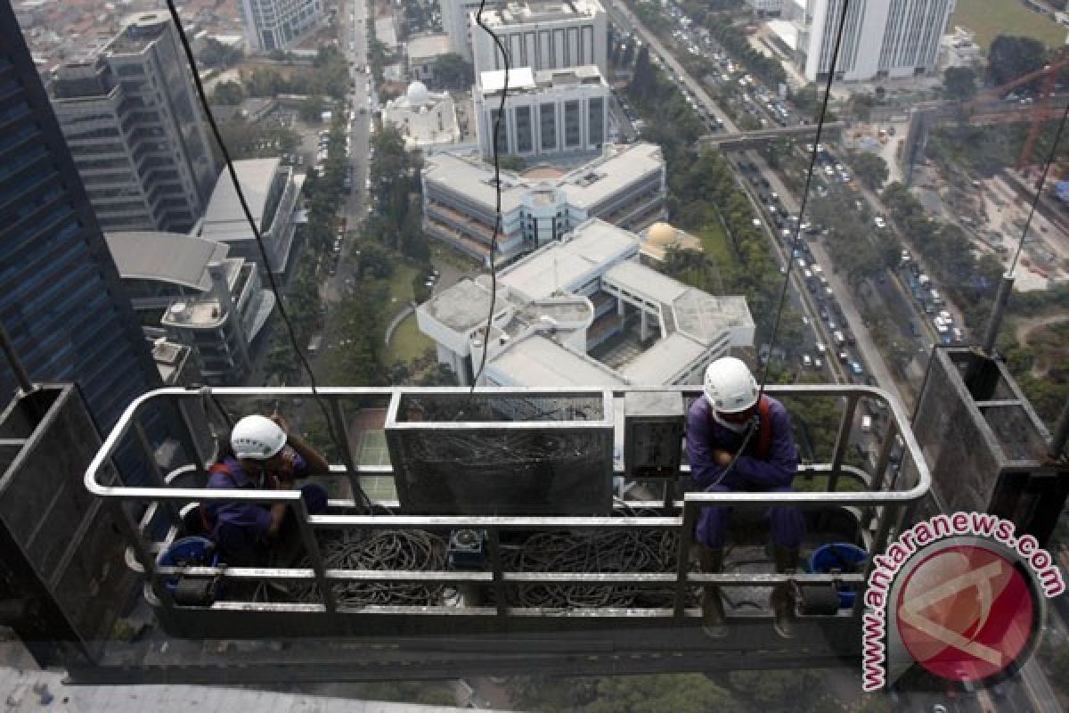 Dua pekerja tewas jatuh di Ritz Carlton