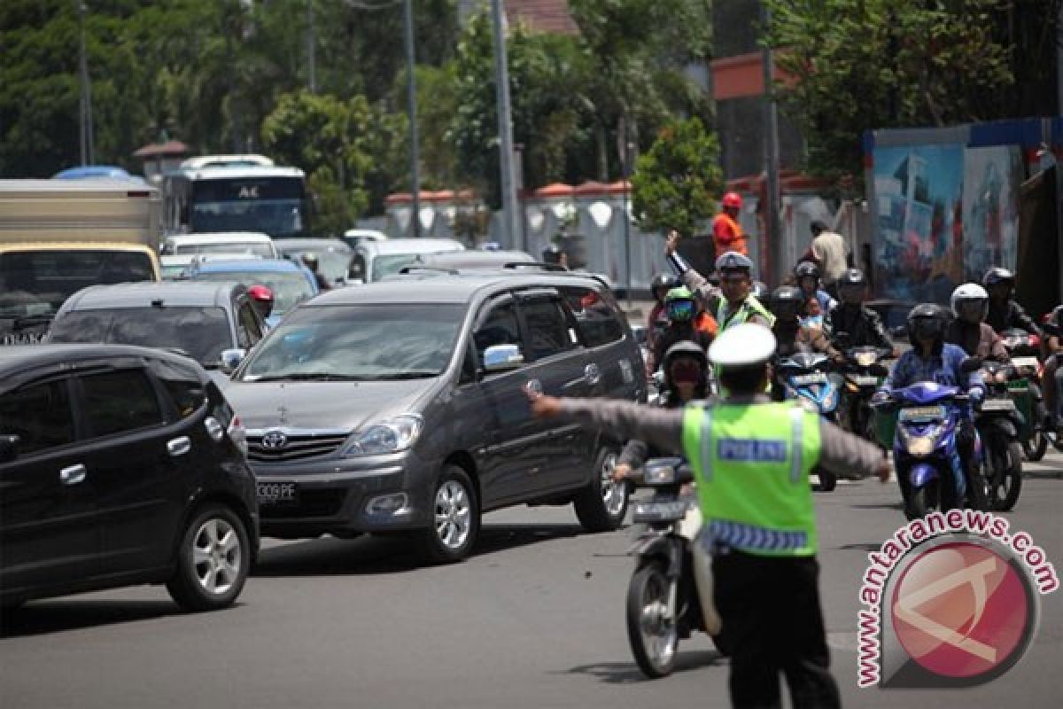 Demo di depan kantor DPRD Riau, arus lalu lintas dialihkan