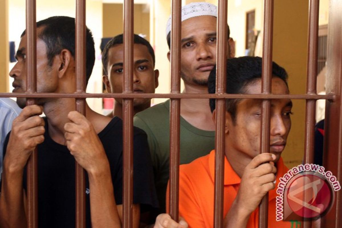 Police arrest six illegal Burmese immigrants