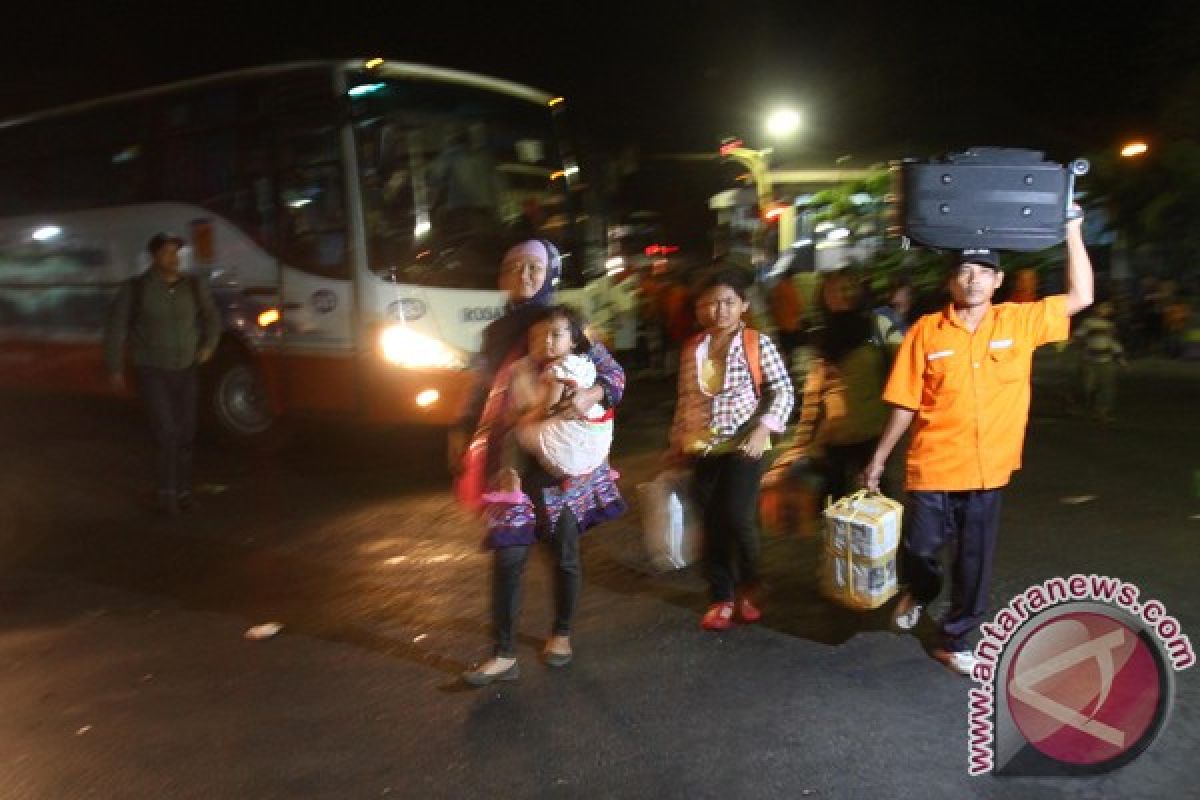 140 ribu pemudik tiba di Terminal Bus Tirtonadi Solo