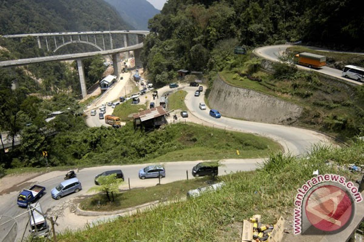 Jembatan Kelok 9 Payakumbuh jadi tujuan wisata pemudik