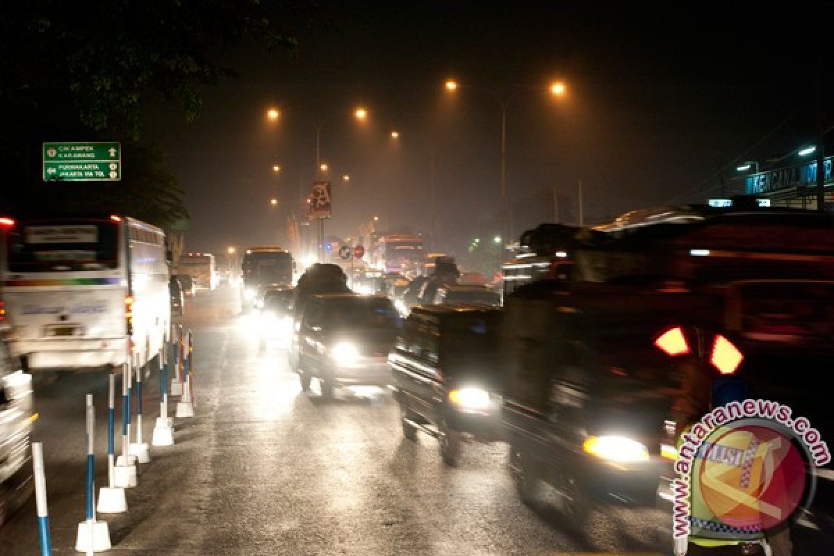 Arus simpang Jomin Karawang meningkat 30--40 persen